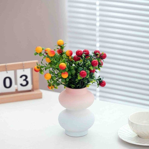 Vase artisanal en céramique – style géométrique et couleurs dopamine